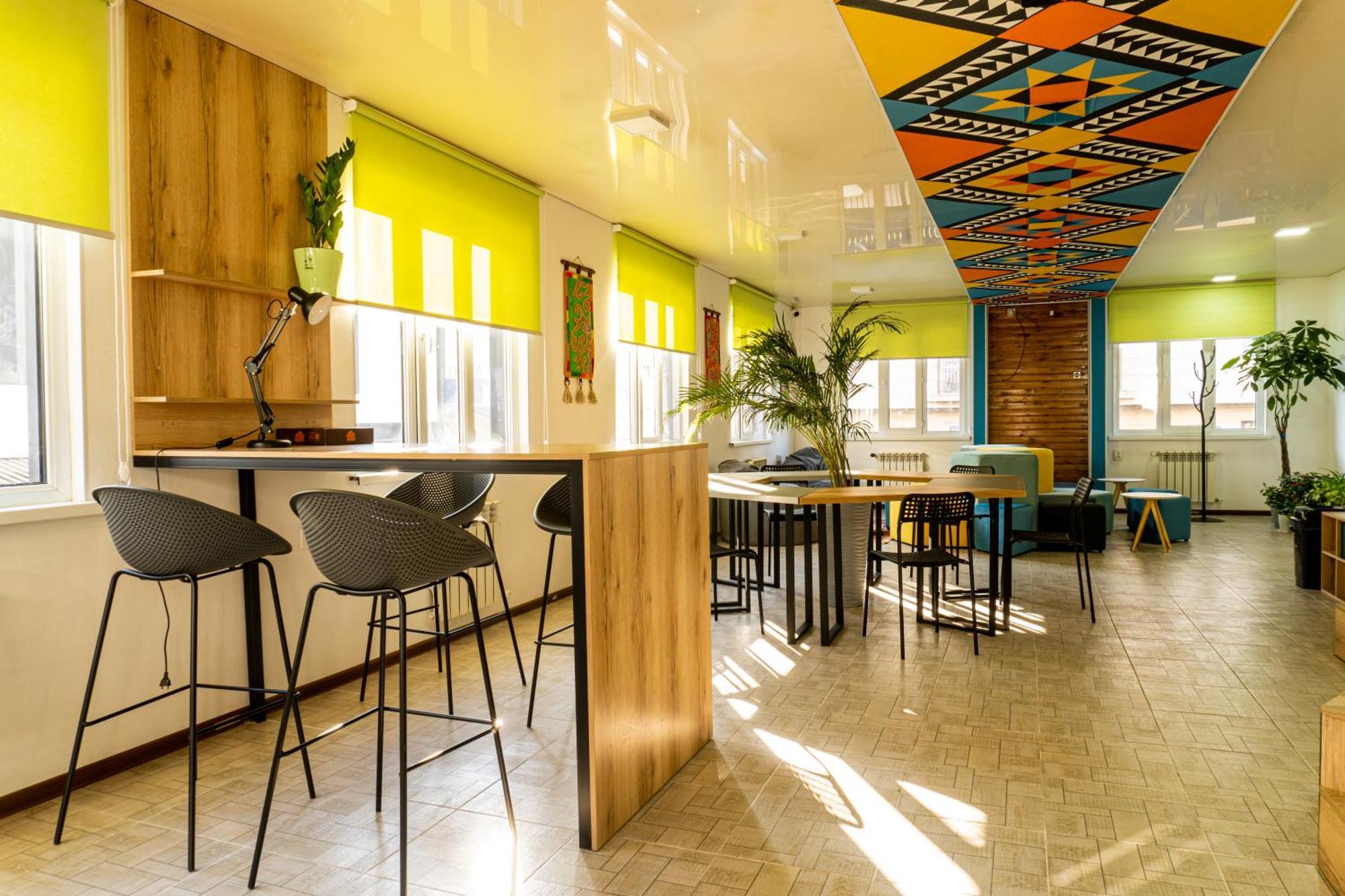 People Hostel & Coworking Bichkek Extérieur photo